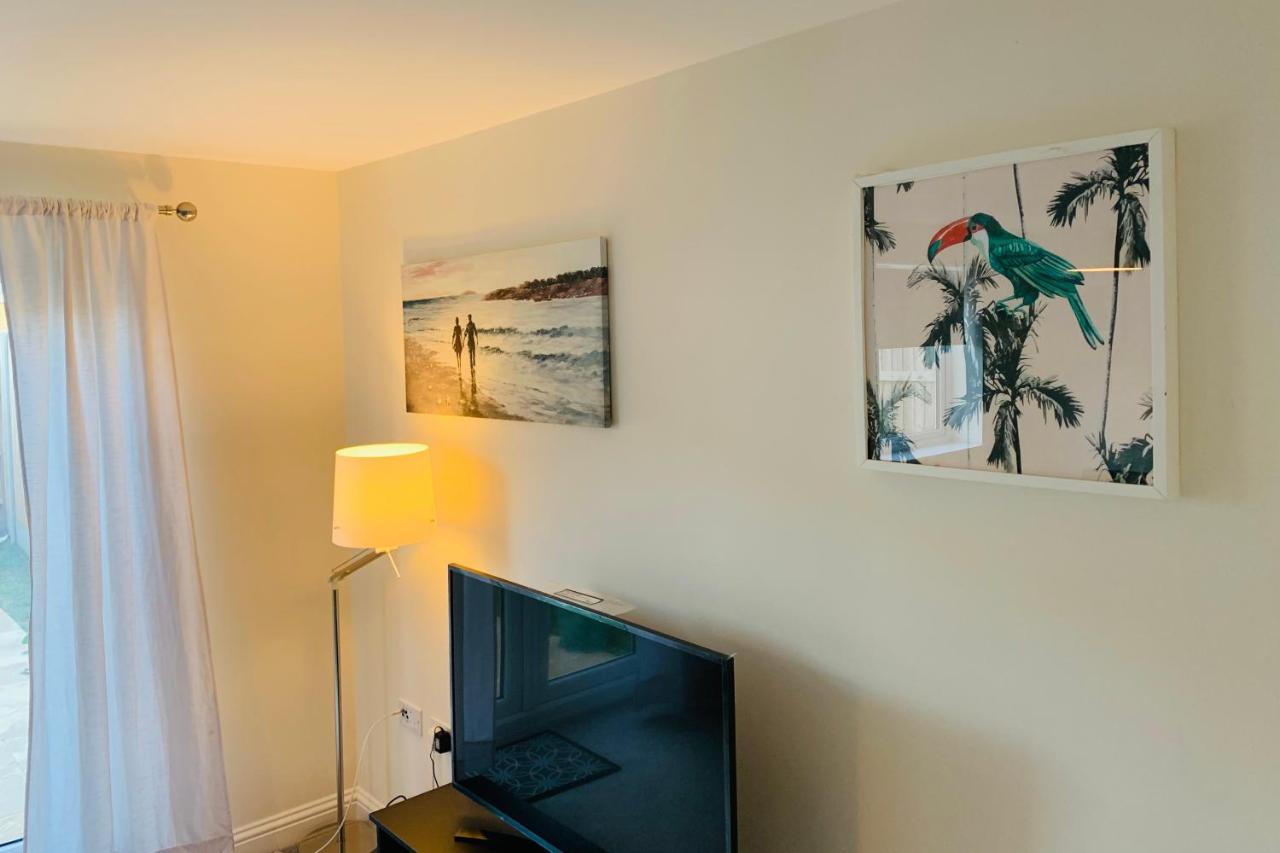 Alpha, Private Double Room, City Centre, Free Parking, Sittingbourne, Kent Экстерьер фото